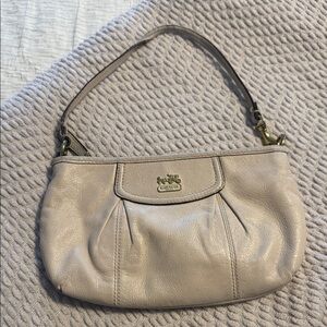 Coach Cream Leather Shoulder Bag can be a wristlet also